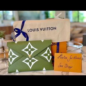 Giant Kirigami Louis Vuitton